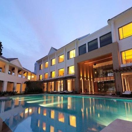 Club Mahindra Kensville Golf Resort Ahmedabad Exterior foto