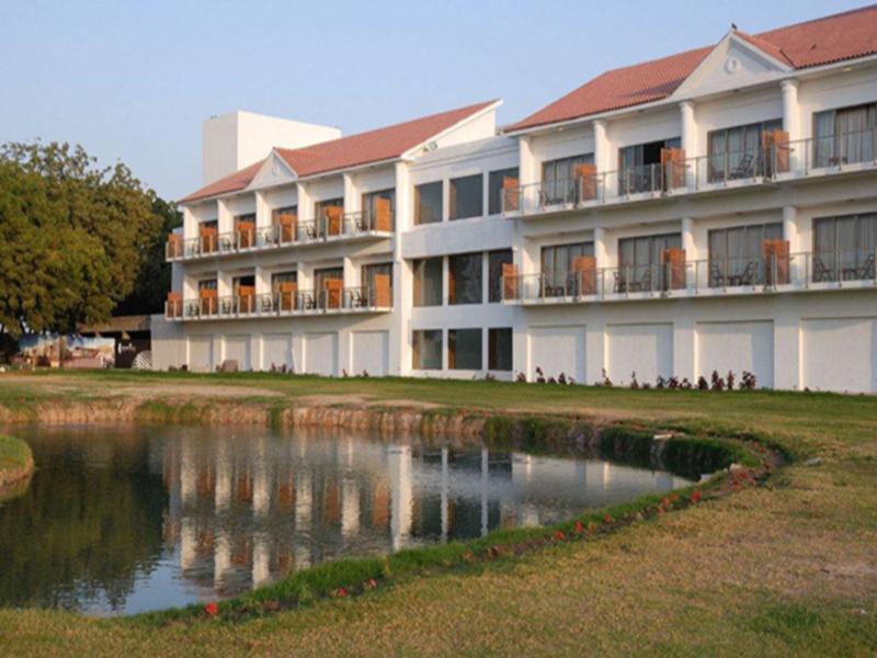 Club Mahindra Kensville Golf Resort Ahmedabad Exterior foto